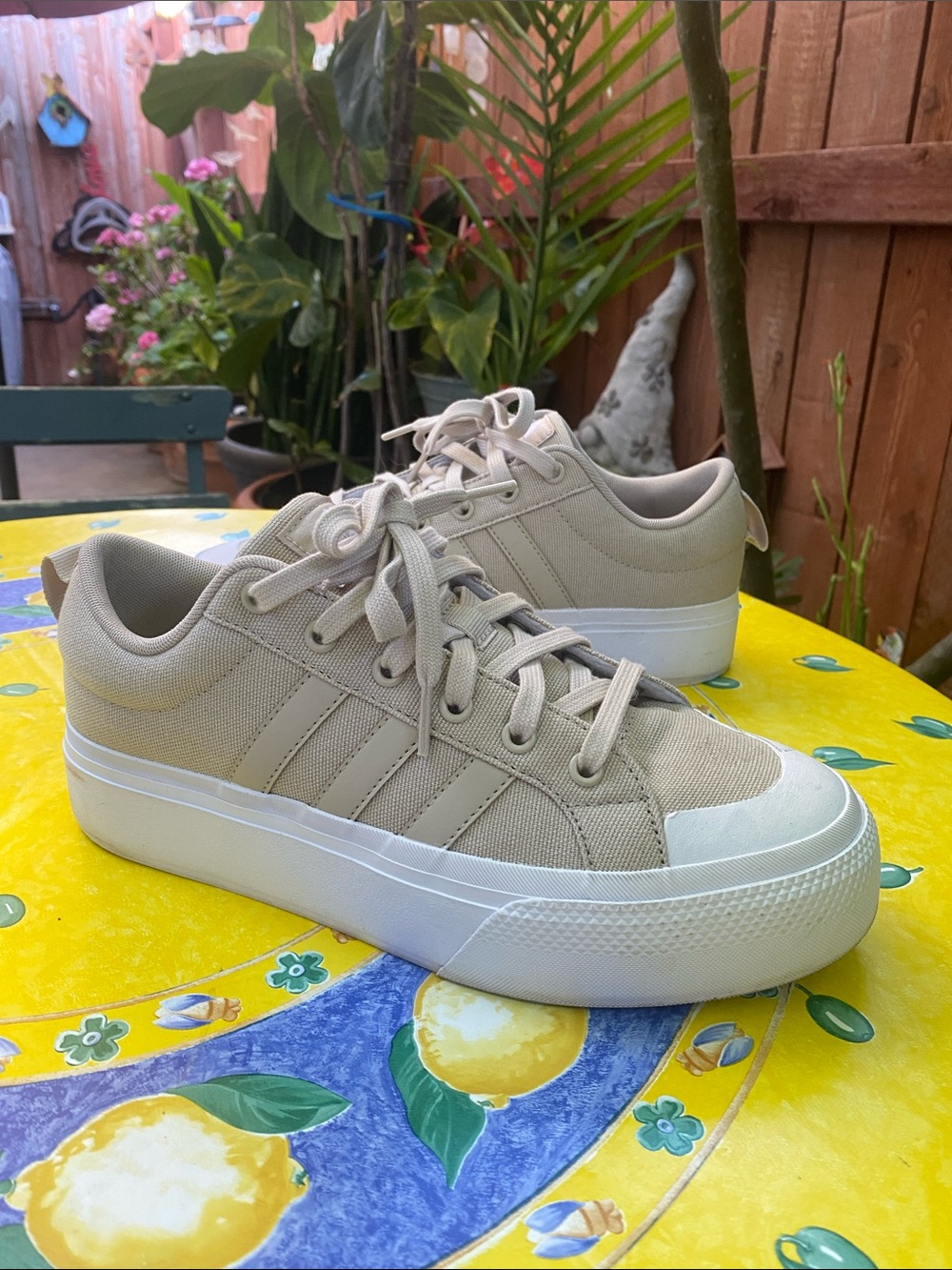 ADIDAS BRAVADA 2.0 PLATFORM skateboard lace up sneakers! Size 9.5